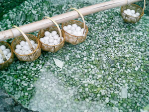 草津温泉観光案内人 草津で温泉たまごを食べる